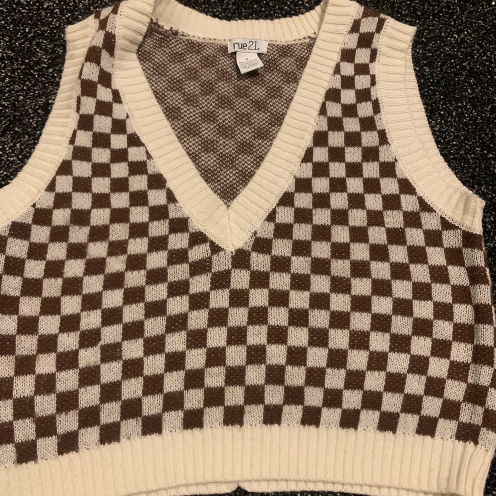 Rue 21 brown and white checkered vest